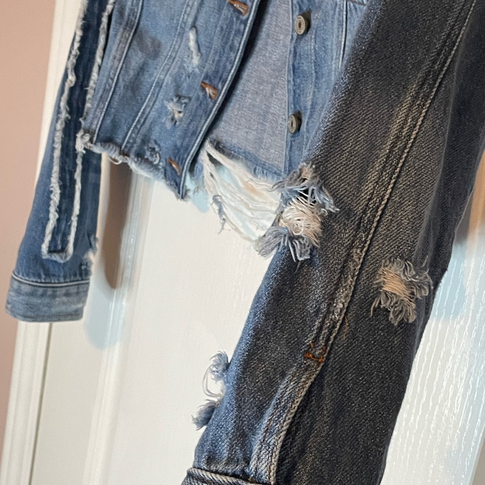 Kancan Los Angeles Distressed Jean Jacket with Frayed Bottom. 100% Cotton. - Picture 15 of 15